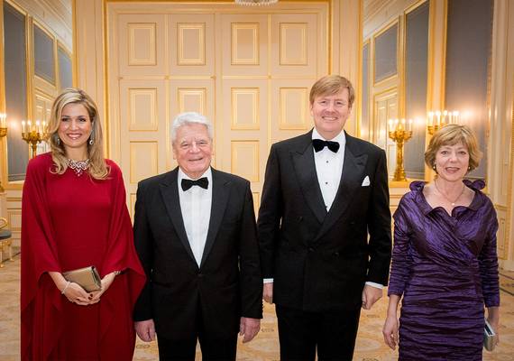 Het verhaal achter dít zilverkleurige tasje van Máxima