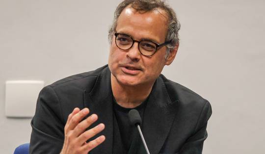 Historicus Vijay Prashad: ‘Denkt u echt dat Rusland tanks naar Brussel wil sturen? Ik betwijfel dat’