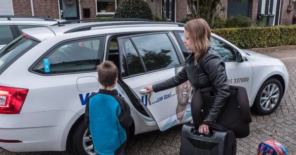 Autistische Jayden (6) heeft nu al zo’n tien chauffeurs voor school gehad: ‘Dit kan zo niet langer’