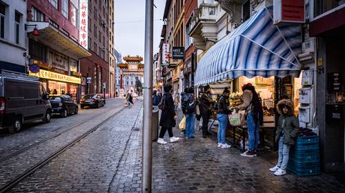 Op stap in Aziatische wijk in Antwerpen: “Familie in China vraagt ons om vooral in België te blijven”