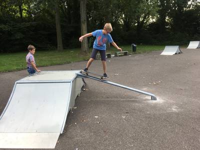 Wouter (12) regelt skatebaan in Prinsenbeek