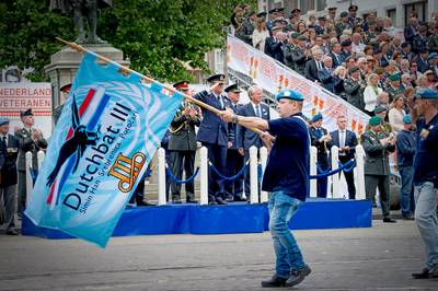 Dutchbatters claimen nu geld van de Staat