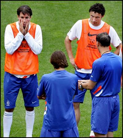 Van Bommel en Van Basten doen boekje open over breuk bij Oranje