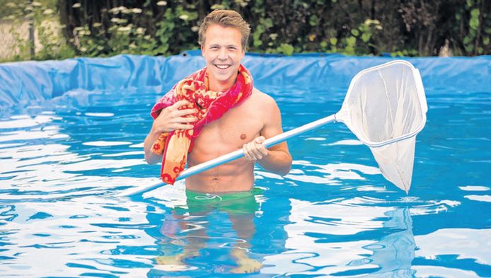 Jeffry Graaft Met Eigen Handen Zwembad In De Tuin Binnenland Ad Nl