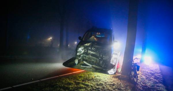 Twee ongelukken in korte tijd tijdens dichte mist op de Oldert in Bakel - Eindhovens Dagblad