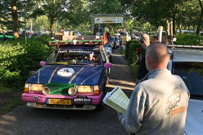 Coureurs en artiesten rijden in 228 gepimpte barrels van Wanroij naar Hongarije