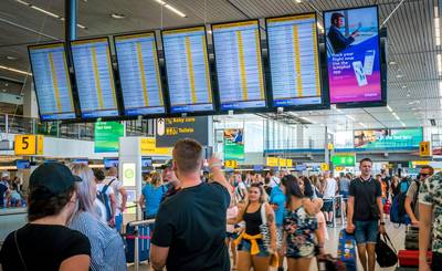 Flinke vertragingen op Schiphol door onweer