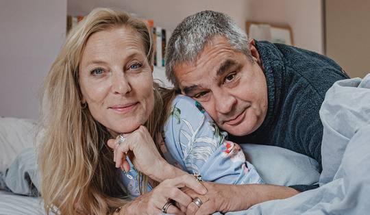 ‘Eva kon in die tijd af en toe echt heel vervelend zijn, maar ik had er werkelijk alles voor over’: Frank Lammers (‘Undercover’) en Eva Posthuma de Boer