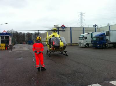 Man overlijdt nadat hij bedolven wordt onder pak papier