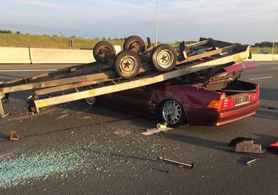 Auto-ambulance over de kop op A50, snelweg weer open