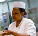 5.000 euro loon per maand, toch zijn Europese ambtenaren kwaad om prijsstijging van 25 cent voor portie friet