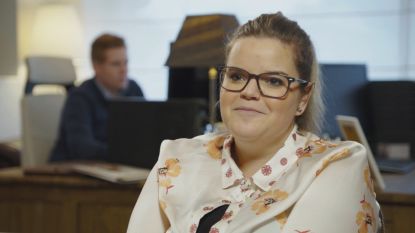 Belgische actrice toont haar borsten op prijsuitreiking ...