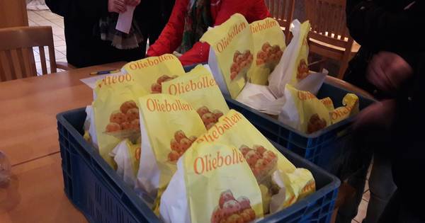 Hele nacht oliebollen bakken in Ossenisse | Zeeuws-Vlaanderen - PZC