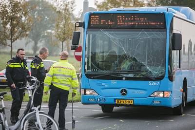 Slachtoffer van botsing met lijnbus overleden