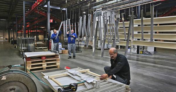 Twee oud-werknemers nemen familiebedrijf Versteeg Metaal Groep over - BD.nl