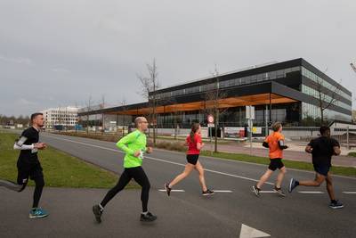 Rennen langs het nieuwe Unilever Wageningen