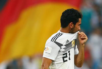 Löw hekelt fluitconcerten voor Gündogan