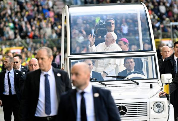 Paus Franciscus op bezoek in het Koning Boudewijnstadion op 29 september 2024.