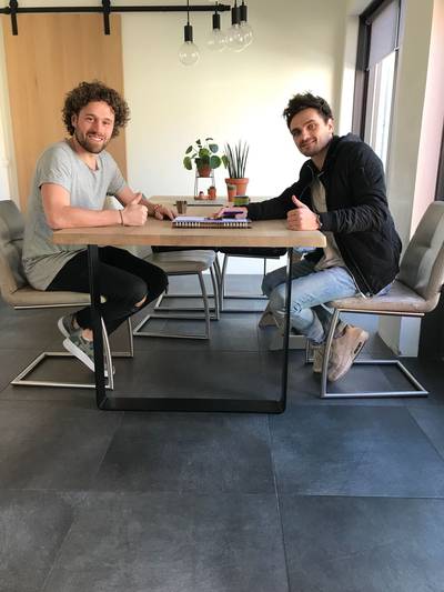 Meester Jesper tekent eerste artiest: Art Felixx