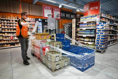 Afzetlinten En Bewakers Dit Doen Supermarkten Om Alcoholkopers Na 00 Uur Te Weren Oozo Nl