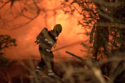 Grote brand door ontplofte kachel legt stacaravans bij Heijen in de as