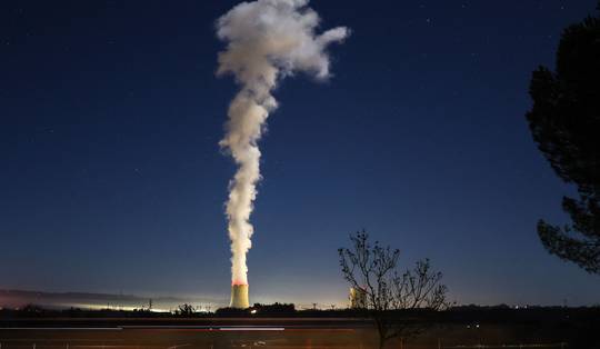 Op bezoek in een Franse kerncentrale, wat president Macron betreft de energiebron van de toekomst