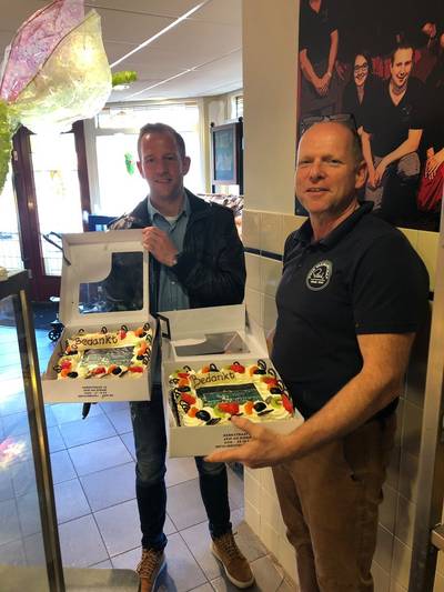 Fortuna Sittard helpt Superboeren en krijgt taarten uit Didam