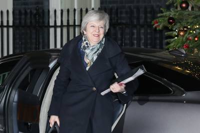 May overleeft stemming, maar heeft nog een lange weg te gaan