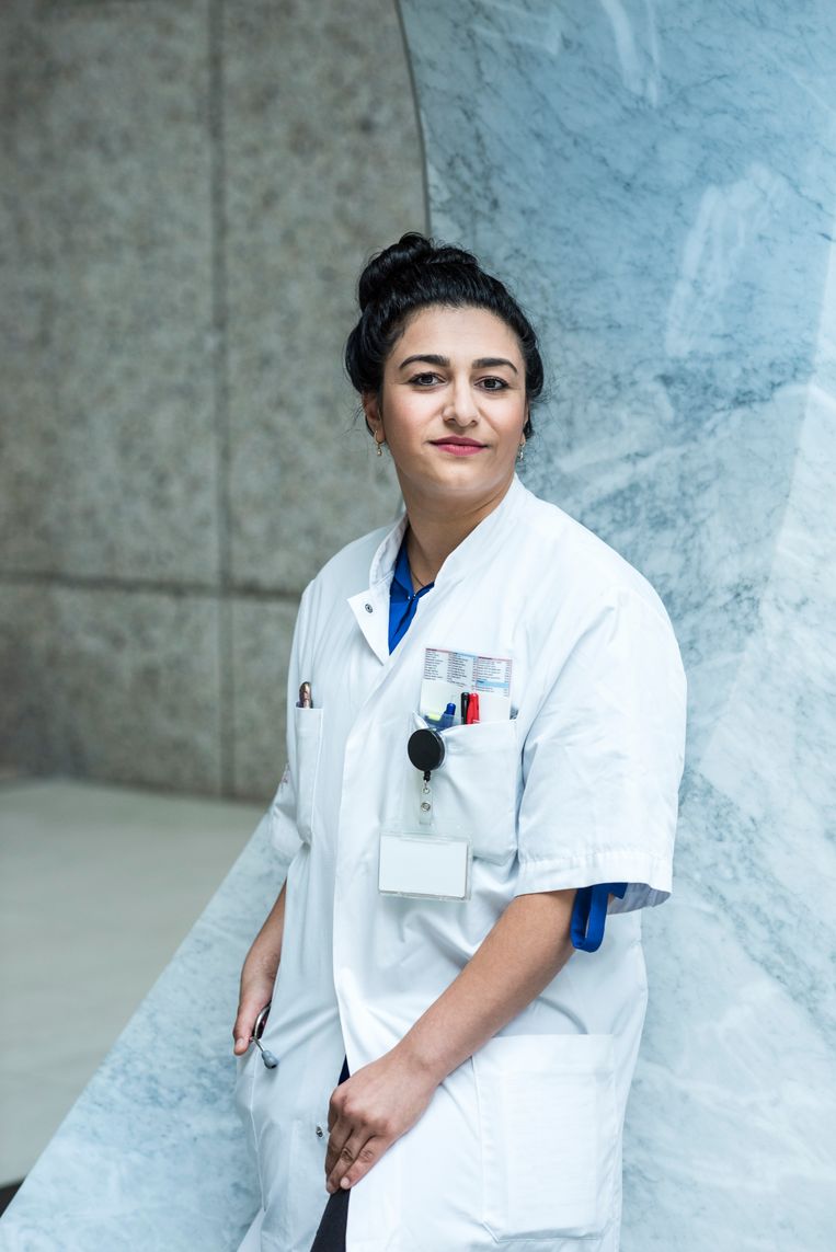 Afghan refugee girl Derakshan Beekzada, now a doctor, photo Linelle Deunk