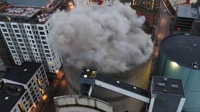 Drone filmt grote explosie bij sloop silo