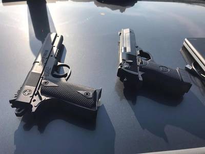 Politie stuit op twee gezochte personen en drie mogelijke nepvuurwapens in Winterswijk