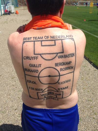 Georgische supersupporter draagt opstelling Oranje onder zijn huid