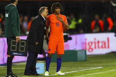 Advocaat geeft Ivoorkust het nakijken met late wissel Aké