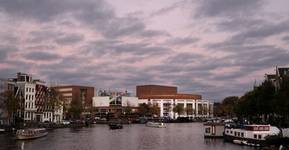 Gemeente Amsterdam nam sinds vacaturestop tientallen ambtenaren aan