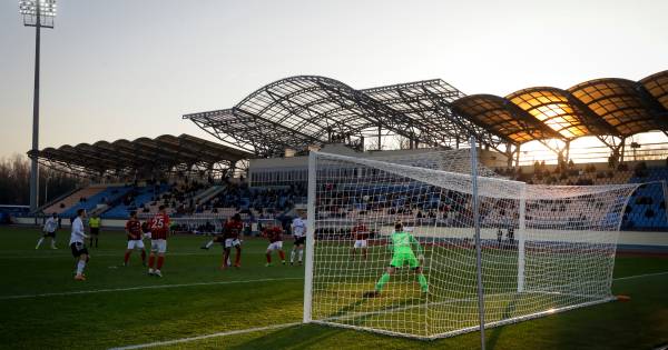 Lieve hemel, ik dacht dat het een grap was. Maar nee, de @KNVB gaat écht voetballen in Wit-Rusland.