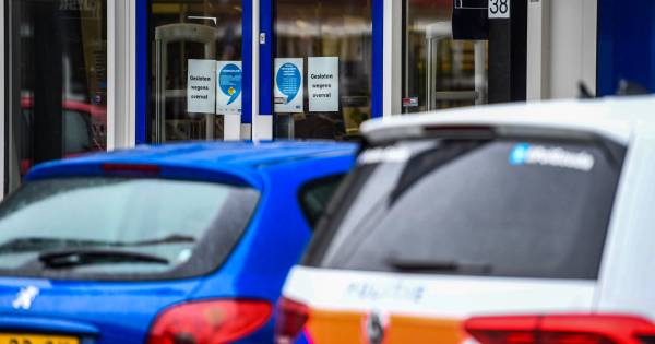 Gewapende overval op woonwinkel Gouda: verdachte zwaait met mes en eist geld.