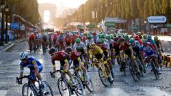 Streep door oorspronkelijke datum Tour: president Macron verbiedt grote evenementen met publiek tot midden juli