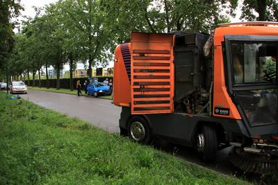 Beschonken automobilist ramt veegwagen in Veenendaal