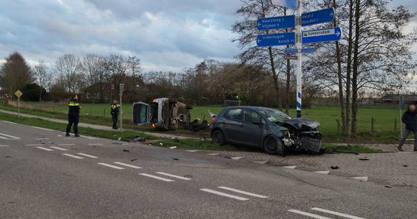Frontale botsing tussen twee auto's in Herpt, twee lichtgewonden - BD.nl
