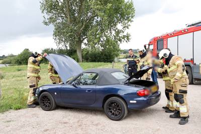 Politie zet Veerstraat in Sint Agatha even af na ‘verdachte’ autobrand