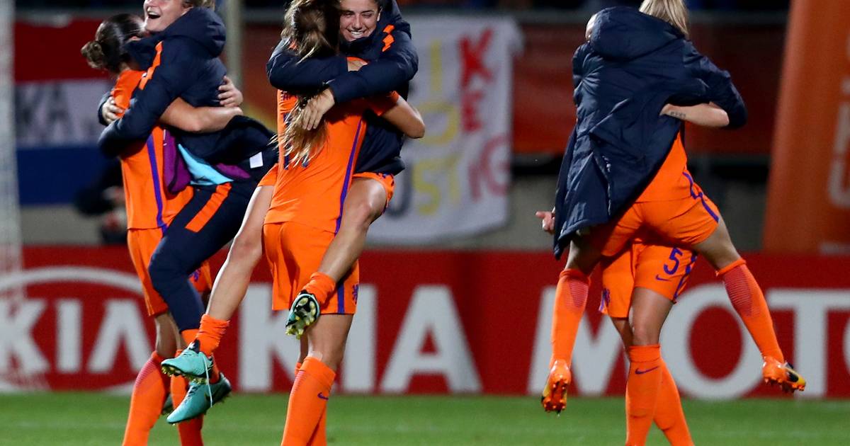 De mooiste foto's van het groepsduel tussen Oranje en ...