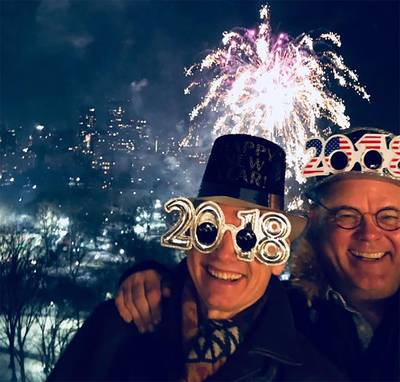 Nederlandse sterren proostend en met katertje het nieuwe jaar in