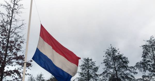 Sobere eerste kranslegging in Riethoven | Kempen - Eindhovens Dagblad