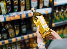 De prijzen van olijfolie stijgen drastisch: is het tijd om in te slaan?