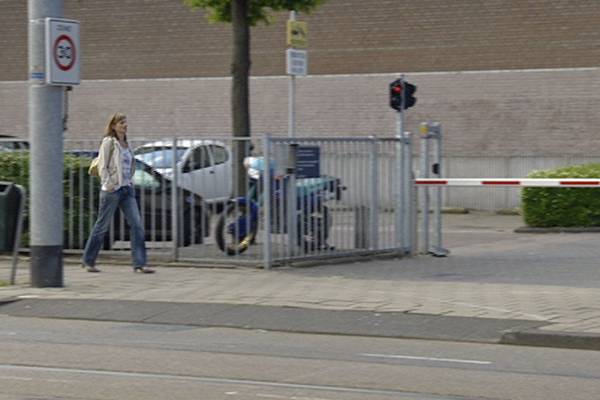 Achter Gesloten Deuren