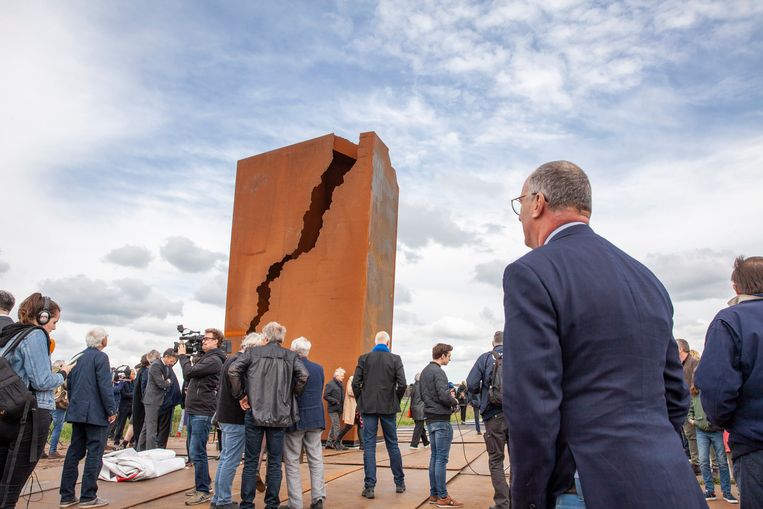 Eerherstel voor 'klokkenluider' Van der Sluis - Volkskrant