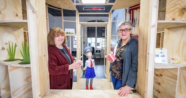 Kunst kopen bij kiosk op station Delden