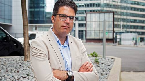 INTERVIEW. Viroloog Steven Van Gucht: “Voor terugkeer naar normaal leven moeten we nog enkele maanden geduld hebben”