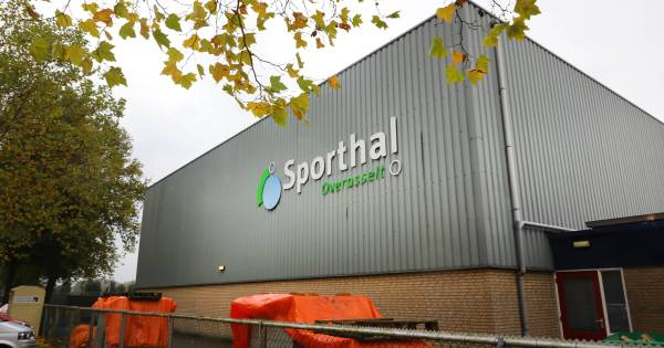 Tweehonderd zonnepanelen op sporthal Overasselt
