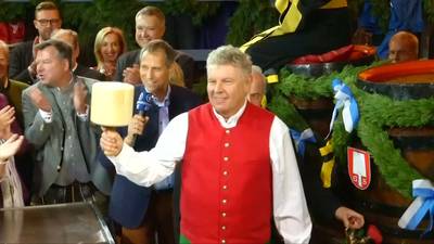 Oktoberfest in stijl begonnen, burgemeester tapt eerste biertje